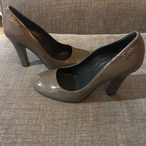 Gray Gucci Pump